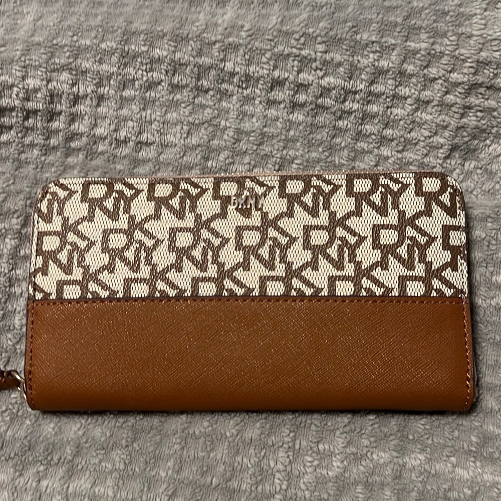 DKNY wallet